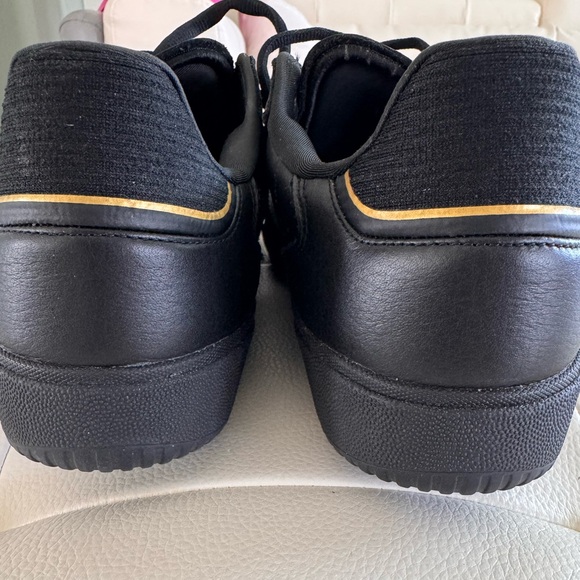 Black and White Men's Sneakers Adidas Tyshawn Low size 11 packed and ready! - Picture 5 of 11